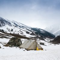 A-tent-in-the-middle-of-snow-mountains-in-Kashmir-ss30102017